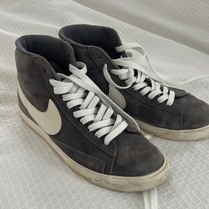 Women’s Nike hightop sneakers. Size 9